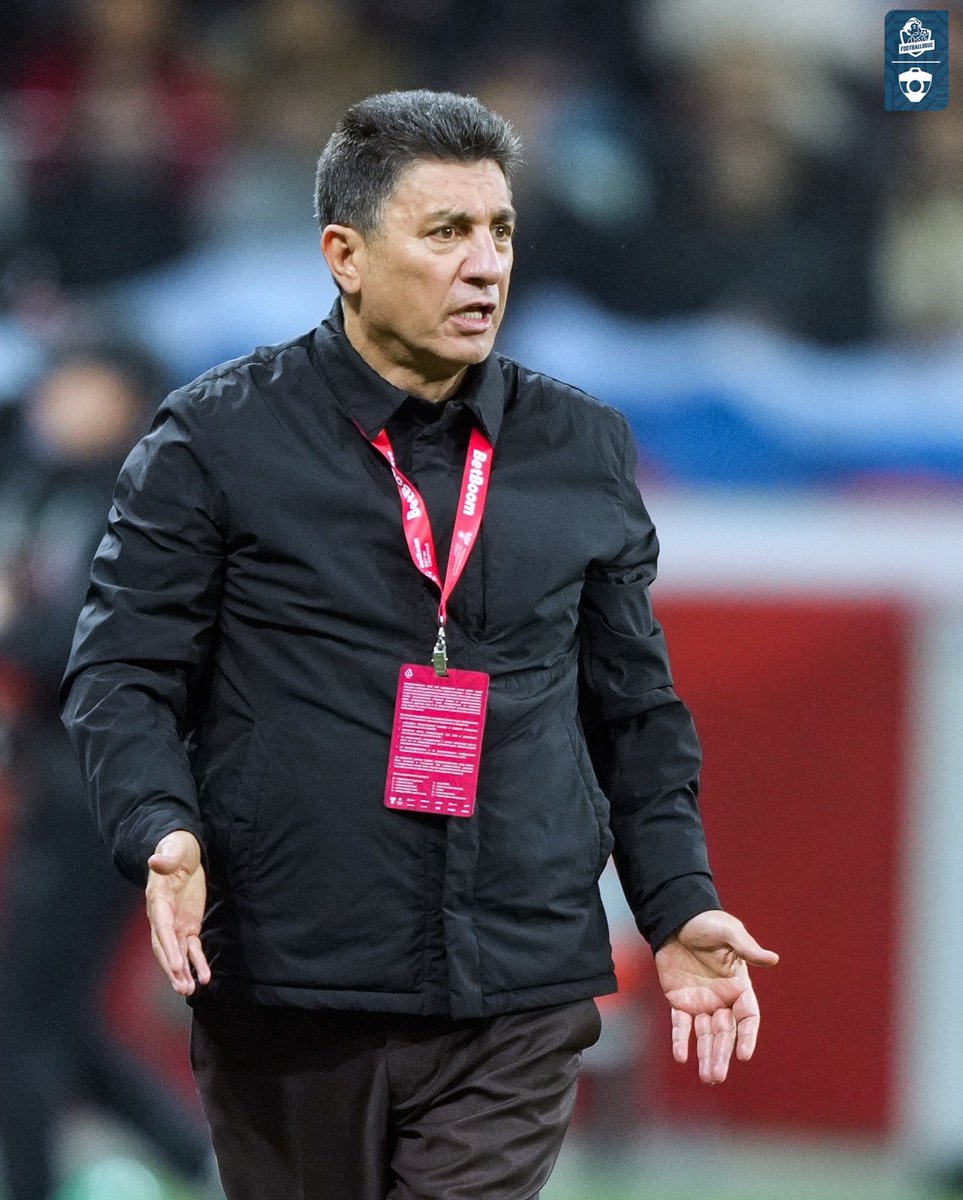 Footballogue's tweet photo. 𝗟𝗘 𝗦𝗘́𝗟𝗘𝗖𝗧𝗜𝗢𝗡𝗡𝗘𝗨𝗥 𝗗𝗘 𝗟’𝗜𝗥𝗔𝗡 𝗦𝗘 𝗗𝗜𝗧 𝗕𝗢𝗬𝗖𝗢𝗧𝗧𝗘́ 𝗣𝗔𝗥 𝗟𝗘𝗦 𝟰𝟳 𝗔𝗨𝗧𝗥𝗘𝗦 𝗖𝗢𝗔𝗖𝗛𝗦 𝗗𝗨 𝗠𝗢𝗡𝗗𝗜𝗔𝗟 🇮🇷😡

Amir Ghalenoei a interpellé les 47 autres sélectionneurs de la CDM sur les conditions de l’Iran durant ce Mondial.

Aucun ne lui aurait répondu.

Son message est simple : « 𝗡𝗼𝘂𝘀 𝘀𝗼𝗺𝗺𝗲𝘀 𝗶𝗰𝗶 𝗽𝗼𝘂𝗿 𝗹𝗲 𝗳𝗼𝗼𝘁𝗯𝗮𝗹𝗹, 𝗽𝗮𝘀 𝗽𝗼𝘂𝗿 𝗹𝗮 𝗽𝗼𝗹𝗶𝘁𝗶𝗾𝘂𝗲. »

(@TheAthleticFC)