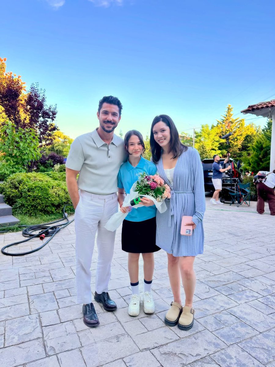 nissingdoc's tweet photo. ayy bizim aile fotosu da gelmişşş miss gibileerrrr🫠💖🐣 https://t.co/RaJu66Z3Ph