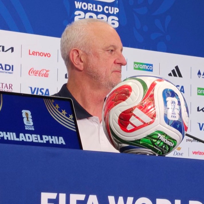 VibesFoot's tweet photo. 🔴 Graham Arnold, sélectionneur de l'Irak : « Comment arrêter Mbappé 🇫🇷 ? 𝗝'𝗔𝗜 𝗗𝗘𝗠𝗔𝗡𝗗𝗘́ 𝗔̀ 𝗟𝗔 𝗙𝗜𝗙𝗔 𝗦𝗜 𝗢𝗡 𝗣𝗢𝗨𝗩𝗔𝗜𝗧 𝗝𝗢𝗨𝗘𝗥 𝗔𝗩𝗘𝗖 𝟯 𝗚𝗔𝗥𝗗𝗜𝗘𝗡𝗦 ! 🤣😭 » https://t.co/UDbVgnW5Z7