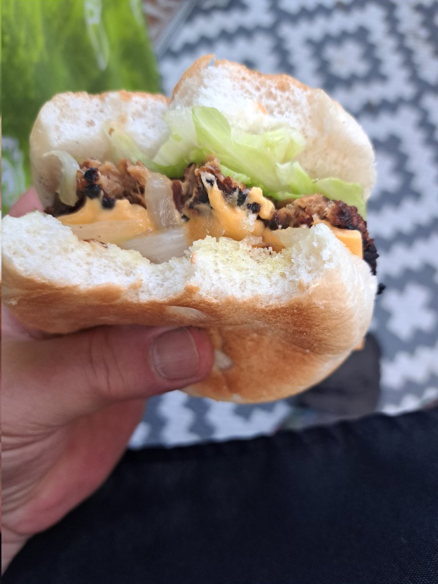 Mystsoftymes's tweet photo. Got to love a good Father's Day BBQ 🍔😋😍🔥 #FathersDayWeekend https://t.co/0glFDrFoHo