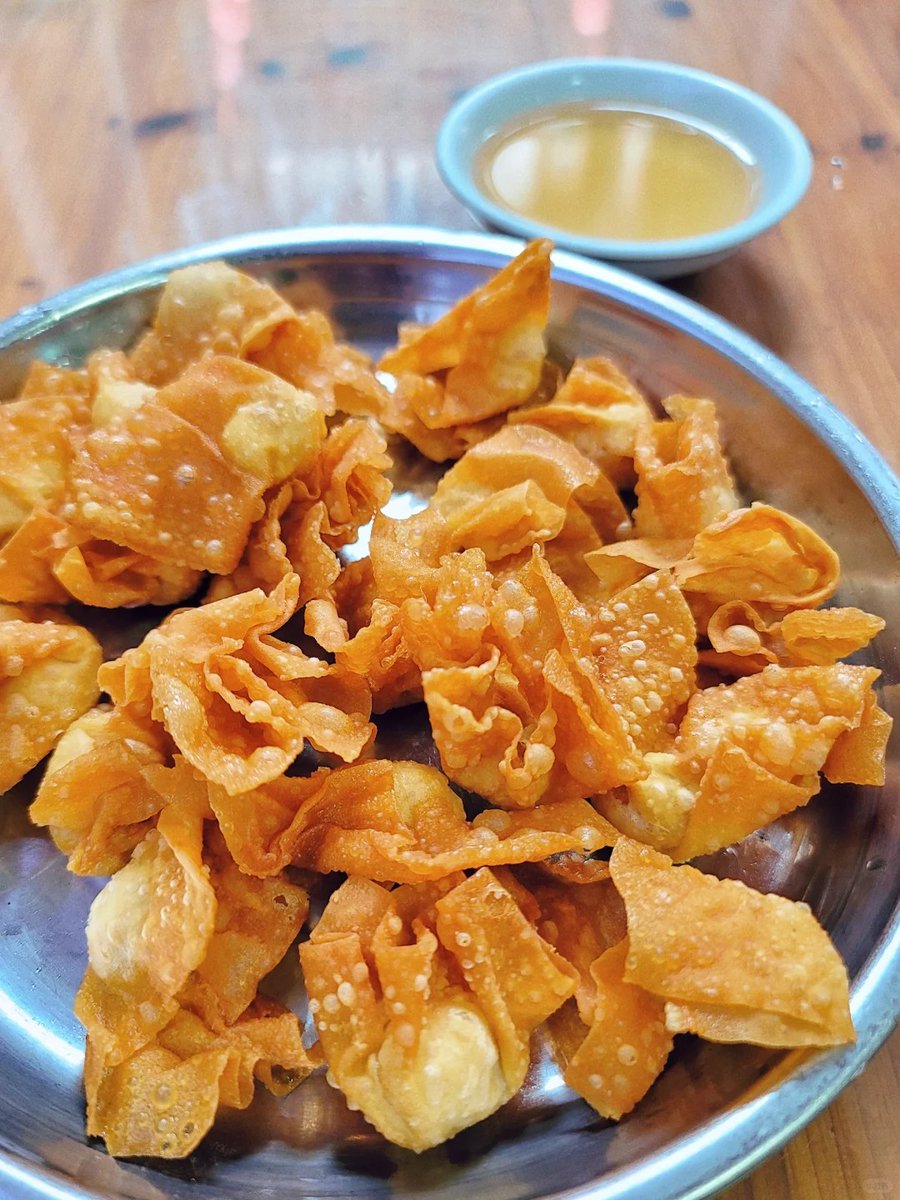 8c1xcexgmo's tweet photo. Craving late-night munchies This crispy fried wonton with sweet chili dip hits different! https://t.co/Vb90WT59wj