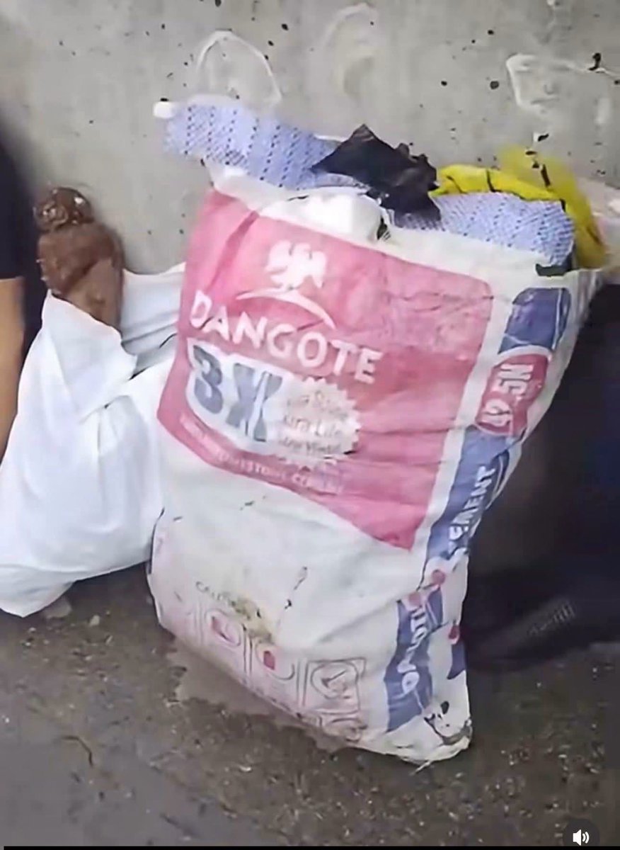 JoTechTracker's tweet photo. A woman reportedly passed away today in Lagos after she slumped while returning from the market.
Many are going through a lot in silent, we need to be taking our rest
 May her soul rest in peace, and may God give her family the strength to bear this loss.💔💔 https://t.co/7yoMnSOp8S