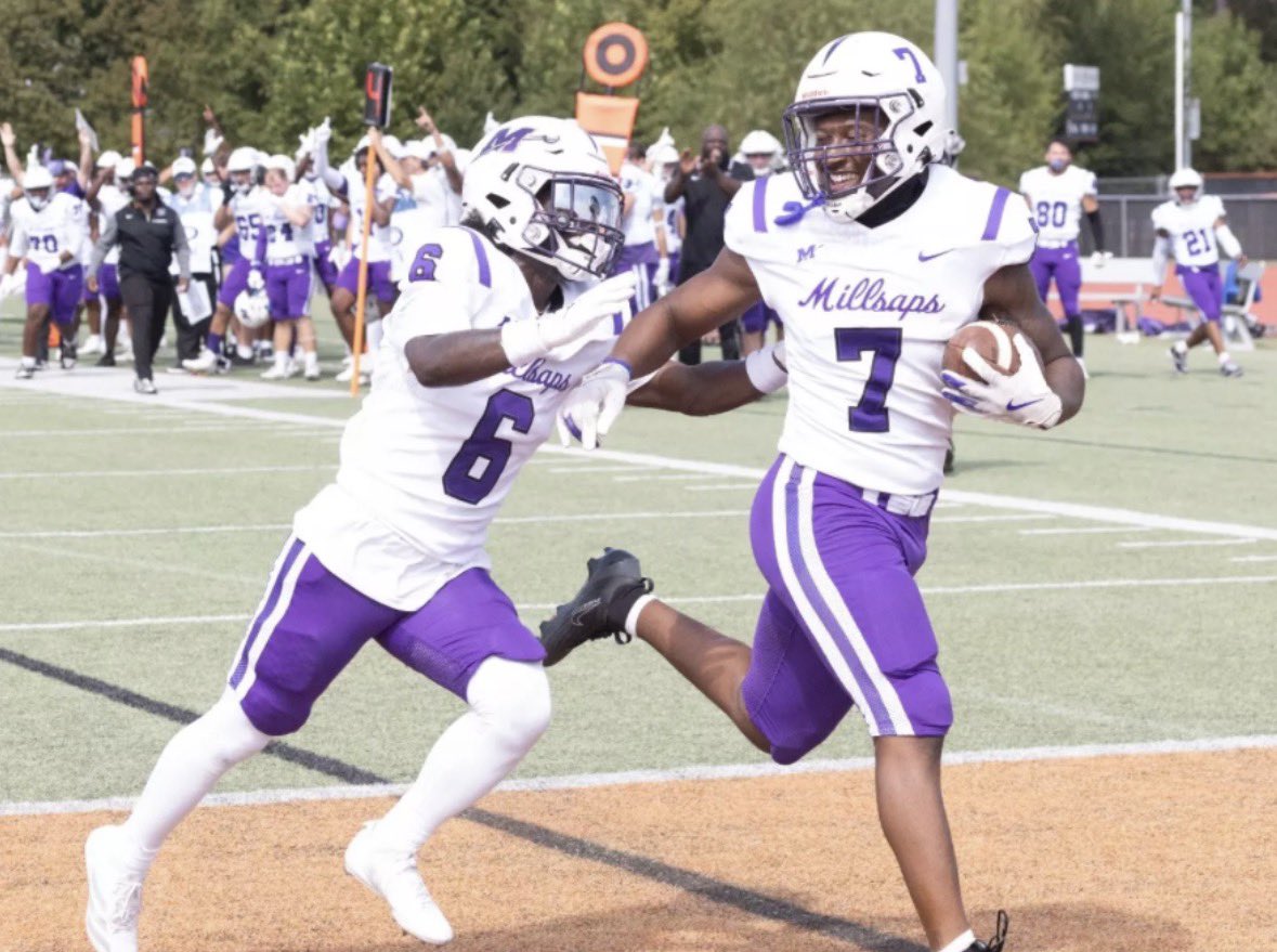 BrianBrown03's tweet photo. Blessed to receive my fourth offer from Millsap college 💜🤍!! @MasonWyllis @CoachD_Gary @CoachCausey66 @CoachTripp50 @N3XTrecruiting @247recruiting https://t.co/U5Hpcqt2hp