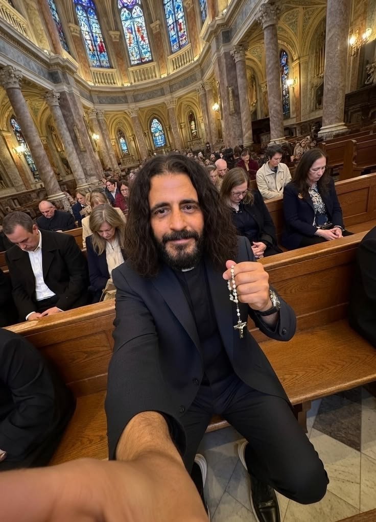 UcheMaryOkoli's tweet photo. Jonathan  Roumie uses his platform to talk about Jesus, Mary, the Catholic Church and the importance of praying the Rosary. 

This is what is expected of us as Catholics to do. 

Promote the faith. https://t.co/XQkJqDDip7