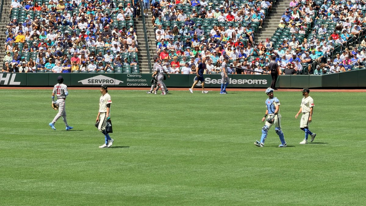 PugetStout's tweet photo. “As we engage in battle, the crowd now screams in rage” 

Be Walter #goms https://t.co/S1EbfxcVQX
