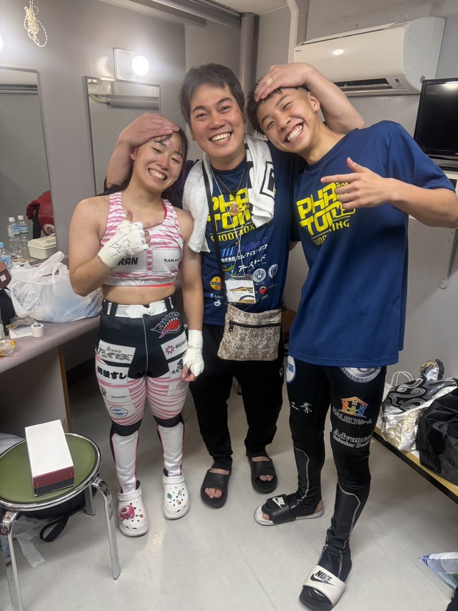 fusakata629's tweet photo. NJKF 2026 west 3rd

無事に勝つことができました✨
試合を組んでくださった関係者の方々、
服部華鈴選手ありがとうございました🙇‍♀️

たけると2人で勝ててよかったです😊

地元大阪ということで50人以上の方々が応援に来てくださり本当にありがとうございました🙇‍♀️🙇‍♀️

#ミネルヴァ #シュートボクシング https://t.co/6yrPmzRBJV