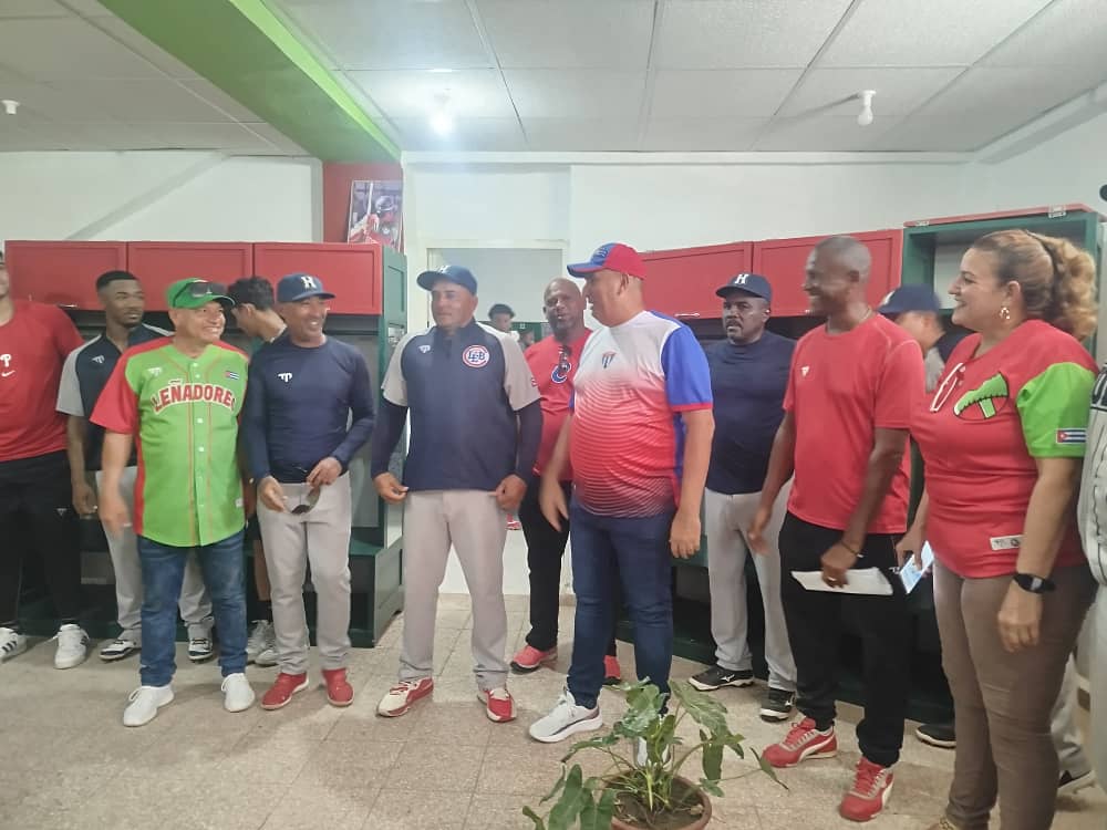 LorenzoOsbel's tweet photo. Existe mucha motivación en los equipos de Holguín y #LasTunas para enfrentarse en el play off semifinal de la Liga Élite de Béisbol #PorLasTunasLaVictoria #SíSePuede https://t.co/4XAIJx8OMp