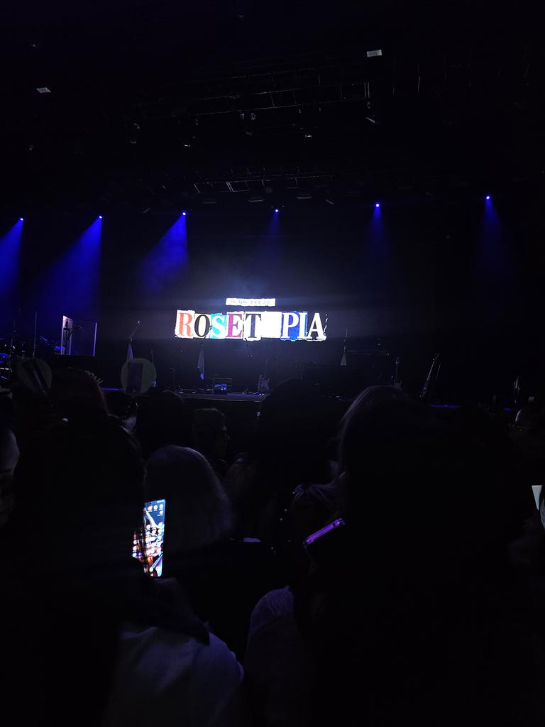 kyungsooshy_'s tweet photo. #Rosetopia #rosetopia_memories #theroseinBrazil @TheRose_0803 https://t.co/h7mbw6JoWZ