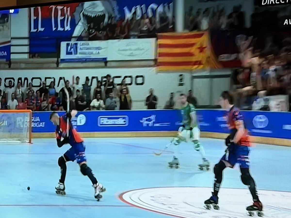 LauraBorras's tweet photo. Els nostàlgics avui hem reviscut la força de les Comes amb l’ @IgualadaHC i hem forçat el 5è partit.
Endavant, equip 👏🏽👏🏽👏🏽! https://t.co/hUJmaIDndz
