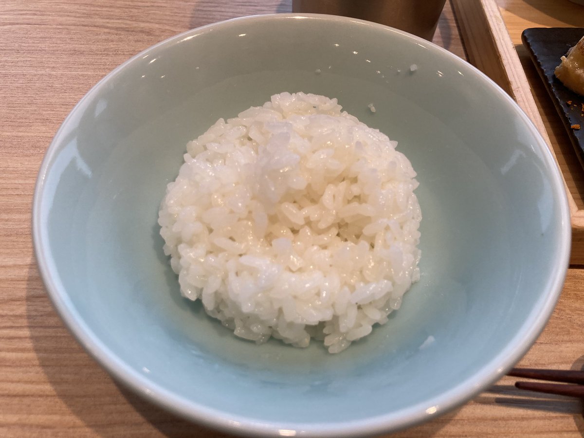 alinamine9's tweet photo. その後東京駅に移動して象印食堂にて夕ご飯！予約してくれる象くんが可愛い。東京駅を望む特等席で和食御膳を頂きました。炎舞炊きで炊いたご飯3種を食べ放題で…ご飯が本当に美味しかった！もちもちで甘くて…そのままでパクパク食べられる感じでした。遊び倒した一日！満足です。友人ありがとう！ https://t.co/NefVUNhVuo