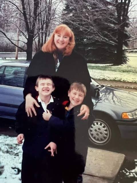 althoughsg's tweet photo. pensando aqui: se um dia a taylor quiser ter filhos com o travis existem altas chances da criança ser ruiva https://t.co/3dLqXKJyp2