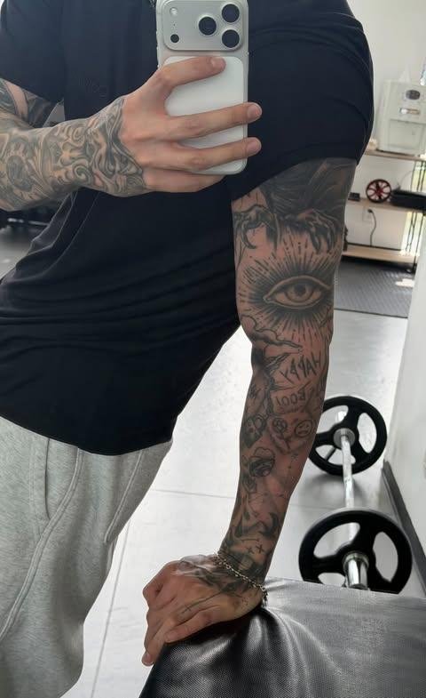 infoCry_'s tweet photo. 📱|| Cry vía canal de difusión en Instagram 

-Dia de gym 💪

Ig: cry_thereal https://t.co/vu3L17c5ZP