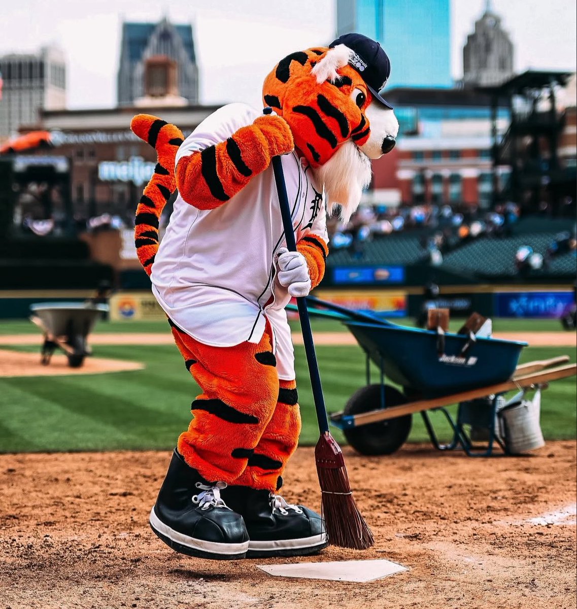 the_det_times's tweet photo. THE DETROIT TIGERS HAVE SWEPT THE CHICAGO WHITE SOX 🧹🧹🧹 https://t.co/FTE2jSoN2a