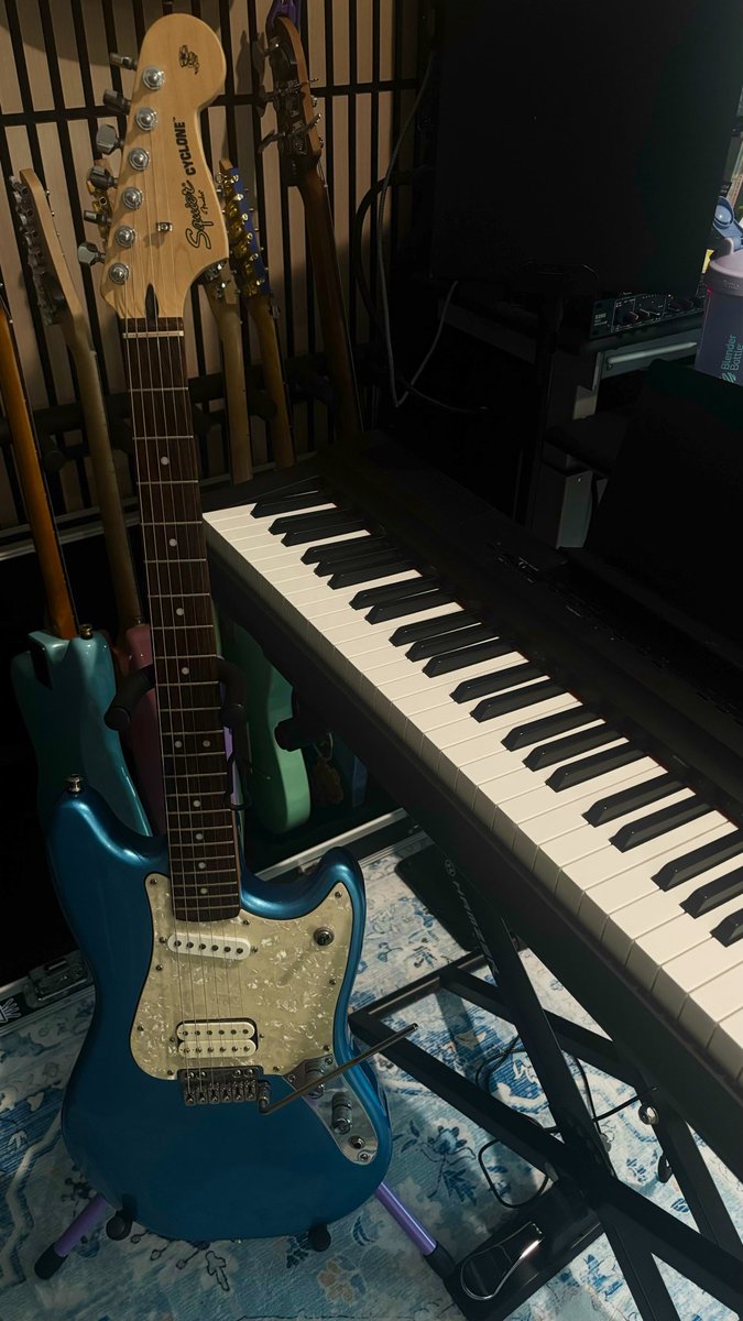 StarlightDaryl's tweet photo. The guitar and electric piano my dearest stargazers funded on Throne 🥹 I’ll be playing these at Fantastic Reality in 2 weeks. And when I do, I will think of your kindness and whimsy. Thank you for supporting my dreams <3 https://t.co/PTkeKHcMjS