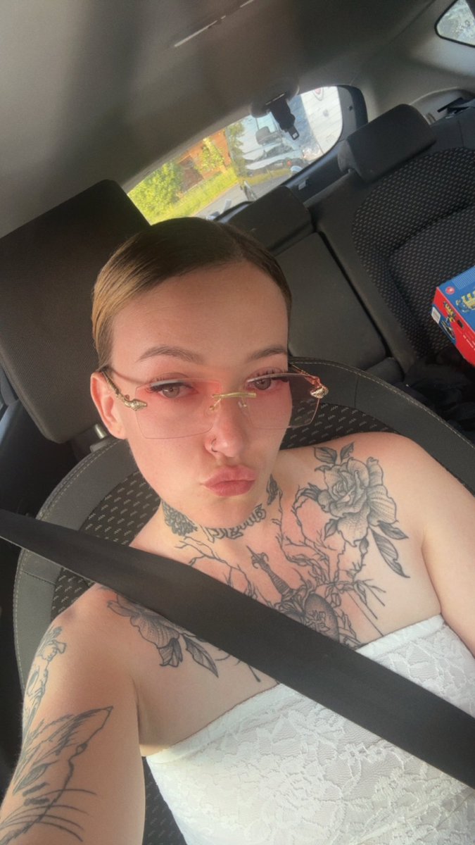 iheaidh's tweet photo. Bin wieder da , besser und skrupelloser als je zuvor 
Mein Durst danach euch auszunutzen ist kaum zu stillen. 
Bereit seid ihr dafür nicht
Aber ihr dürft antreten und euch beweisen 

#zahlsklave #geldherrin #zahlschwein #zahlschwanz #findom #moneydom #dom #geldsklave #goddess https://t.co/AFHvDntlbe