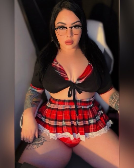 Ashlyn Tayler - 📚🤓https://t.co/1YrkIfpzkb https://t.co/VVQnzfvpCD