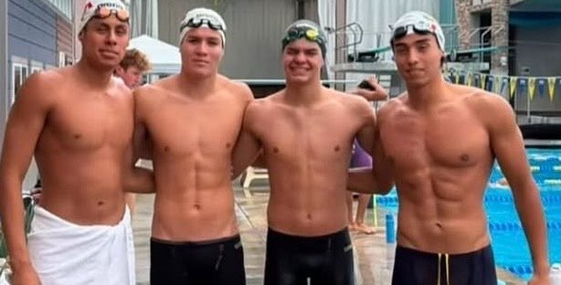 DesdeOlimpiaMX's tweet photo. #Natación 🏊 

¡NUEVO RÉCORD MEXICANO! 🇲🇽 🚨 

Con un 1:33.71, David Medina, Alfredo Velázquez, Daniel Saborío y Santiago Blanco son nuevos poseedores de récord mexicano en el 4x50 relevo libre varonil

⏰ El anterior de 1:34.11 databa de 2024 https://t.co/DTxqvM0IhJ