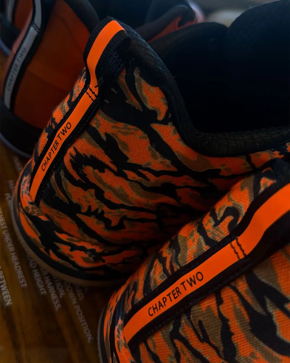 nicekicks's tweet photo. Devin Booker unveiled his new @Suns No. 15 jersey wearing the “Tiger Camo” Nike Book 2 🐅 https://t.co/6SsxKujim1