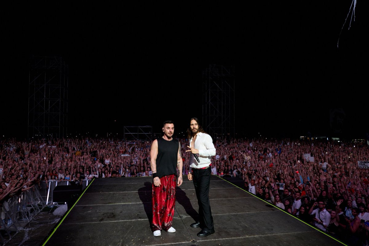 30SECONDSTOMARS's tweet photo. A year ago we kicked off our last leg of the 𝗦𝗘𝗔𝗦𝗢𝗡𝗦 𝗧𝗢𝗨𝗥 in Almaty in front of 20,000 people🇰🇿 can’t wait for tour next year! https://t.co/QJmgR0Thkd https://t.co/K074xfe91C