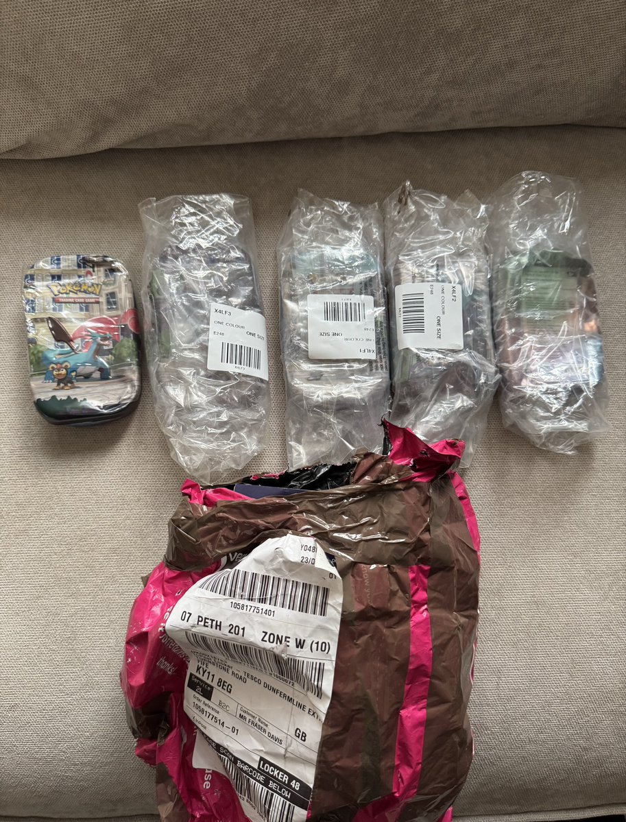 FDavis1988's tweet photo. @PBSTUK just received some tins from https://t.co/mq23DNK4Ik @VeryHelpers 🫠 Was the first time I’ve used InPost lockers. I hope my destined rivals booster box comes in better condition. Looks like they’ve been run over or hit with a hammer https://t.co/RkJIHfyu2h
