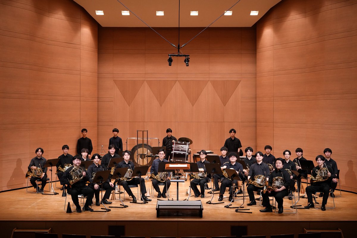 Otoko_Horn's tweet photo. 第3回漢ホルンアンサンブル定期演奏会
~漢鳴らせばそこは祭り~
無事終演いたしました🎉
200名を超えるお客様にご来場頂き、出演者一同感謝の気持ちで一杯です。
そして本公演の開催におきまして多くの皆様、楽器店様からご協賛賜りましたこと、改めて感謝申し上げます。
誠に有難うございました！ https://t.co/D4eV1SMYdg