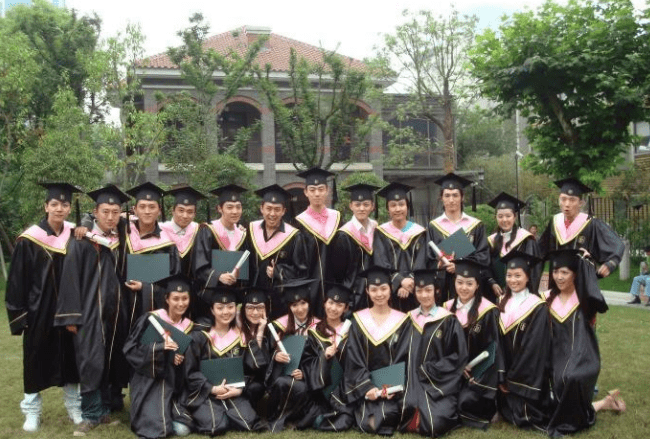 RuMamsy's tweet photo. Graduation check: cap on, diploma in hand, and a pocket full of unforgettable campus memories. Here’s to the next chapter—may it shine brighter than all the library all-nighters. https://t.co/ZIBFcVq8Ee