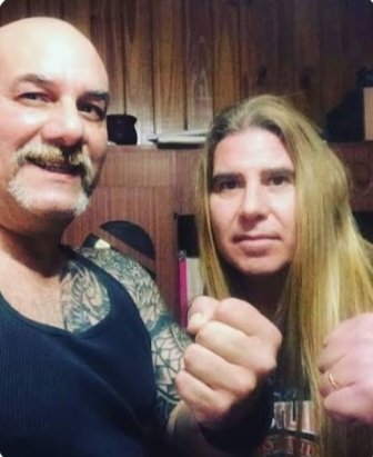 _VicenteViloni's tweet photo. LO SIENTO TANTO AMIGO MIO ....NO TENGO PALABRAS ESTOY DESTROZADO QUE DIOS TE CUIDE ALLA ARRIBA.  YA NO ES LO MISMO PARA MI ..SE VA PARTE DE MI VIDA ...SOLO QUEDA EL CONSUELO DE QUE NOS VOLVEREMOS A VER EN EL RING DE LOS CIELOS Y VAMOS A DEMOSTRARLE A LOS ANGELES LO QUE ES LA LUCHA LIBRE ....COMO ME DIJISTE HASTA EL ULTIMO DIA .....UNA MAS Y VA A SER LA MEJOR . ESO LO SE AMIGO ....HASTA PRONTO . TE QUIERO MUCHO