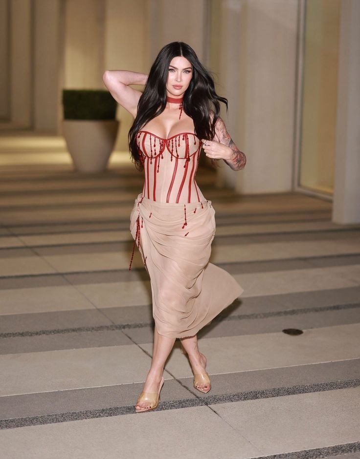 joyfultowatch's tweet photo. Megan Fox just speechless https://t.co/LbzqXCLgsI