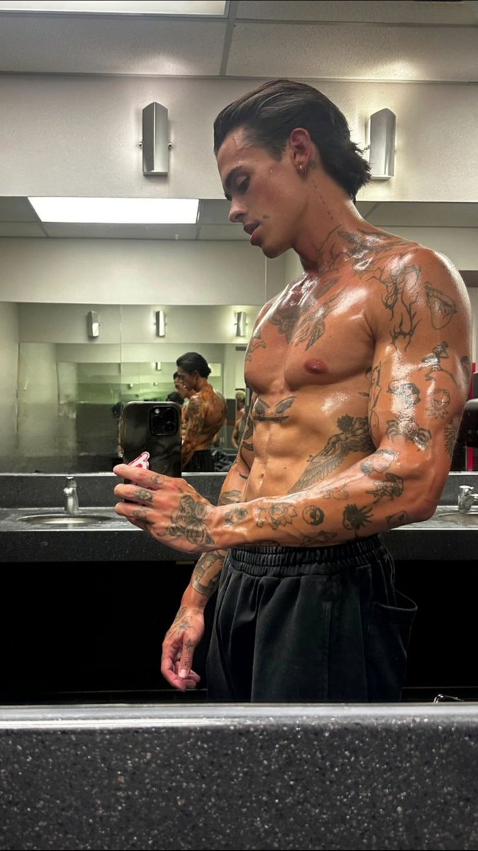 BryanSmithBwC's tweet photo. &amp; —𝙿𝚘𝚛 𝚚𝚞𝚎 𝚕𝚘 𝚖𝚎𝚓𝚘𝚛 𝚜𝚒𝚎𝚖𝚙𝚛𝚎 𝚜𝚎 𝚑𝚊𝚌𝚎 𝚍𝚎 𝚎𝚜𝚙𝚎𝚛𝚊𝚛. — &amp;

#SeductiveSunday https://t.co/xkfr9lB77q