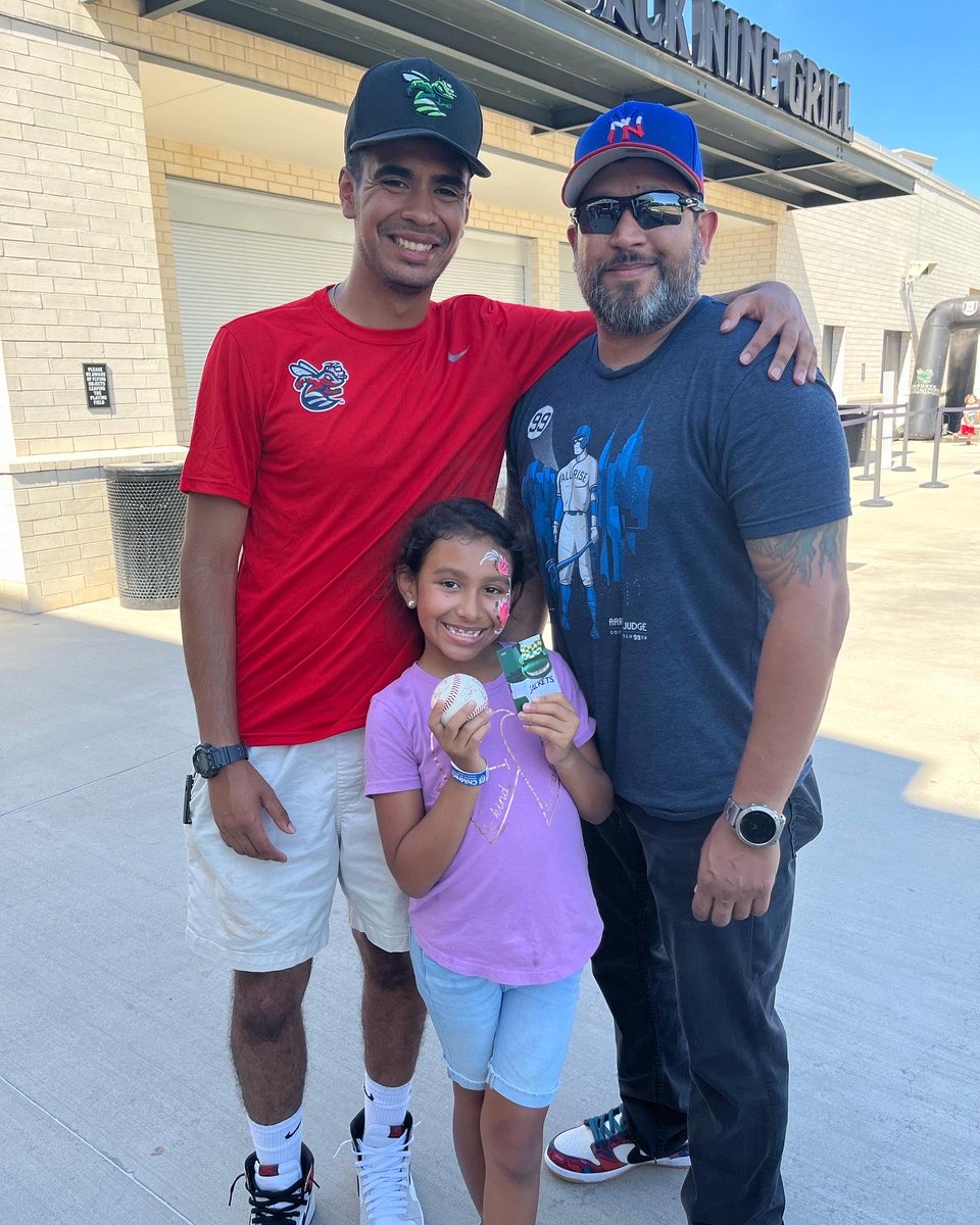 runstayfocus's tweet photo. @tdragons345 Happy Father’s Day Dad! Thank you for showing me what means to be a Man of God, a leader, protector, provider! Hope I continue to make you proud in and out of the uniform! Enjoy your day and I will see you soon! I love you! https://t.co/hMmBm8g7p0
