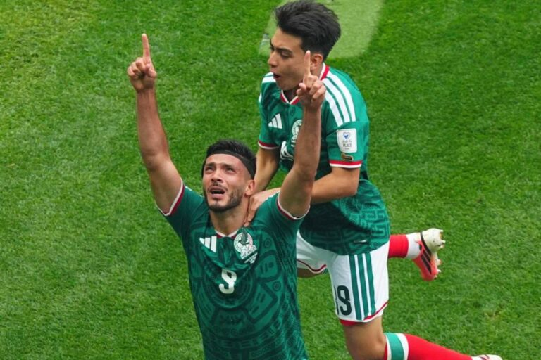 VirtualNotMX's tweet photo. ⚽ DEPORTES |   Julián Quiñones abrió el marcador y firmó el primer gol del torneo. 🔗  https://t.co/hQ0mUZRvgr https://t.co/pEFikZJV6D