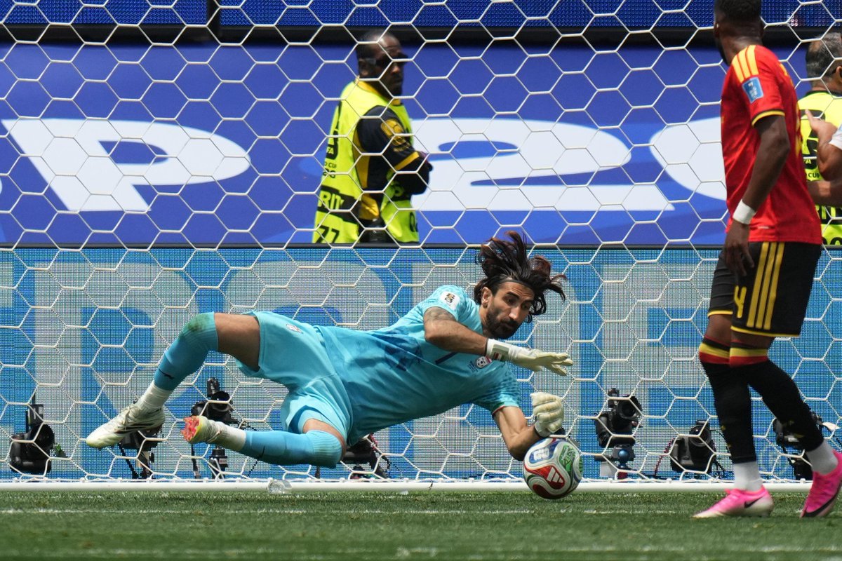 Squawka_Live's tweet photo. Alireza Beiranvand appreciation post. 🧱

#FIFAWorldCup https://t.co/UtCTutnAWA