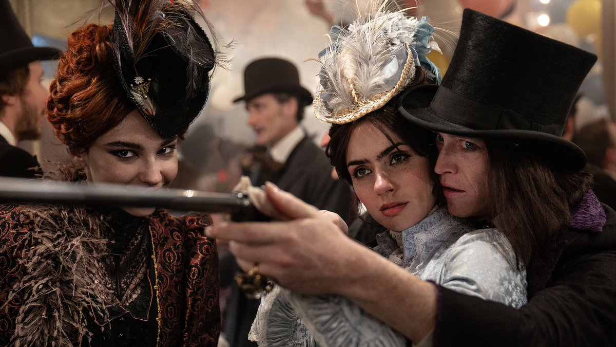 blackdiscompose's tweet photo. I really wanted to give this movie a chance but "Maria" is loud, vulgar sticking her tongue out like she was in a Cardi B video and "Mina" looks like a scared mouse. Both very annoying and untalented. https://t.co/yrbTyIZzY0