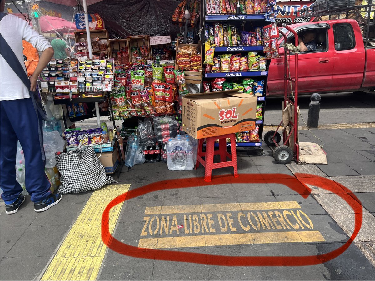 wadelacruz's tweet photo. EL GOBIERNO DE LA CDMX Y LA 4T CHANTAJEANDO AMBULANTES PARA EL 2027

Ya empiezan a reaparecer los AMBULANTES en lugares prohibido, en el METRO y en todos lados.

CON LA AMENAZA DE QUE SI NO VORAN POR MORENA EN 2027 LES PROHÍBEN VENDER

LA 4T EL GOBIERNO MÁS MIERDA DESDE LOS BÚFALOS DE HACE 10,000 AÑOS

y así quedará escrito en los libros de HISTORIA 

RETWEET