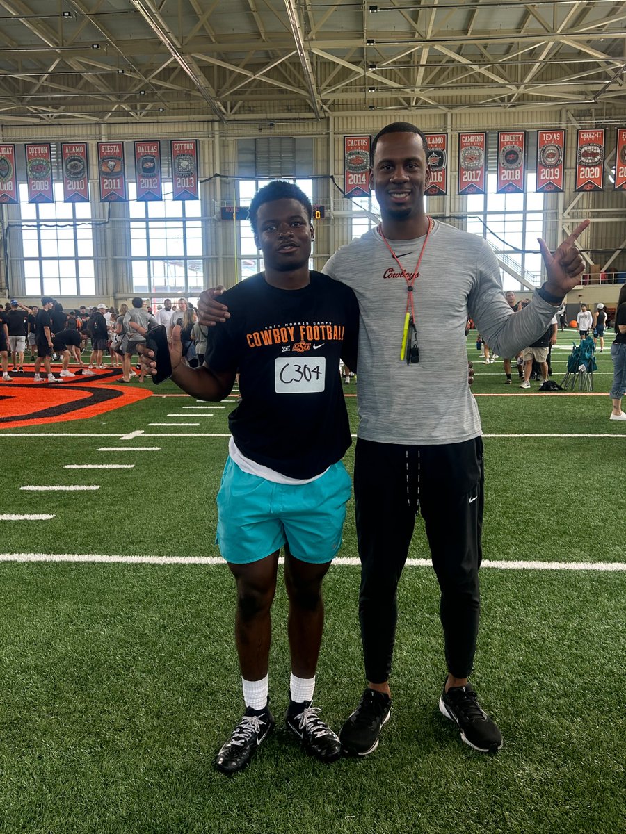 AycenLarkin's tweet photo. Enjoyed putting in work at the Oklahoma State Camp today. @JWilson_2 @CoachMalone18 helped me improve and gave game back. @RecruitTheO @CoachBBlank @CoachJBlank @Rbonner24 @CoachDreThomas @coachp_07 @PrepRedzoneOK @On3 @Rivals  @OwassoRamFB https://t.co/0s36iuyhhO