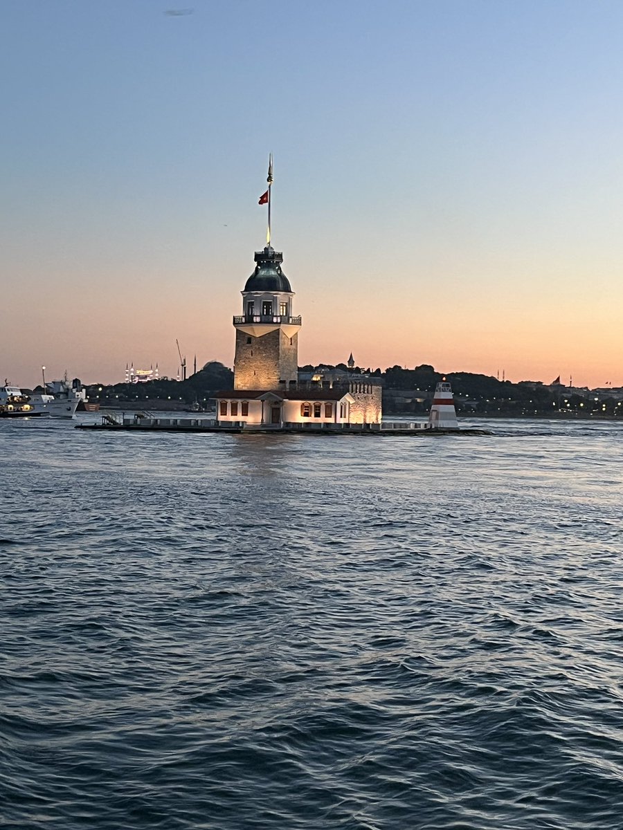 Sermiyan72's tweet photo. Güzel Resimler 
Bırakalım Geceye 
hepimize de

Sabah ola hayr ola dostlar https://t.co/qWWk2b09st