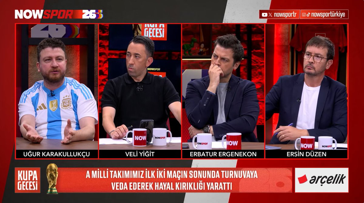 nowsportr's tweet photo. Uğur Karakullukçu:

"Bizim futbolcularımız 'en çok biz üzüldük' diyorlar. En çok siz üzülmüyorsunuz. Siz 10 gün sonra Alaçatı'da, Çeşme'de tatile çıkacasınız. 100 insanın 99'unun girmeyi hayal bile edemeyeceği yerlere gideceksiniz..."

📲https://t.co/vf9qQ7XDGh https://t.co/biLt1Oxnv6