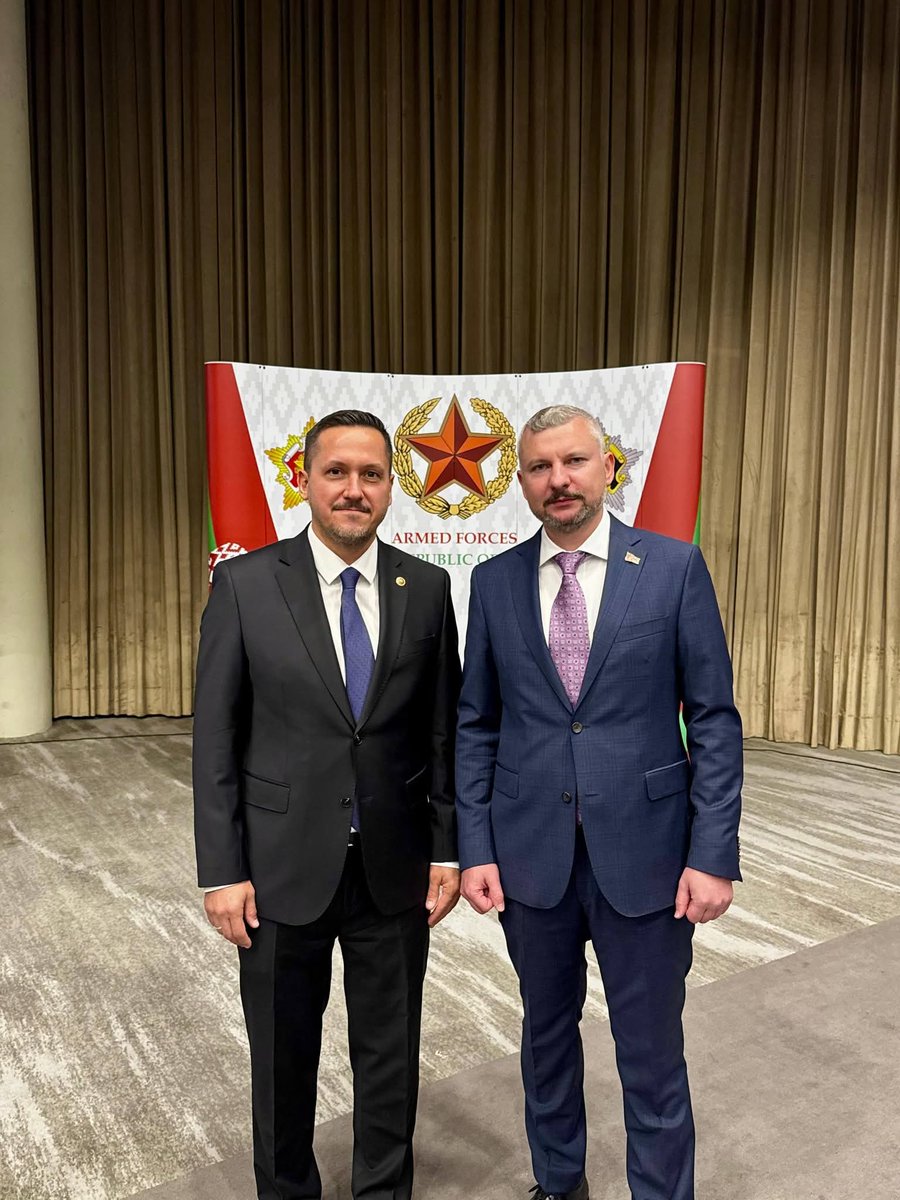 avSelmanEser's tweet photo. 🇹🇷🇧🇾

Belarus Cumhuriyeti’nin Kurtuluş Günü vesilesiyle düzenlenen resepsiyona katıldık.

Belarus halkının özgürlük ve bağımsızlık uğruna verdiği mücadelenin simgesi olan bu anlamlı günde, dost ve kardeş Belarus’un Milli Günü’nü en içten dileklerimle tebrik ediyorum.

Türkiye–Belarus Parlamentolararası Dostluk Grubu Başkanı olarak, ülkelerimiz arasında köklü dostluğa dayanan ilişkilerin; iş birliği temelinde her alanda gelişerek güçlenmesini önemsiyor, bu anlayışla çalışmalarımızı sürdürüyoruz.

Bu vesileyle Belarus halkına sağlık, huzur ve esenlik diliyor; Değerli Büyükelçi Sayın Anatoly Glaz ve büyükelçilikteki dostlarımıza misafirperverliği için teşekkür ediyorum.