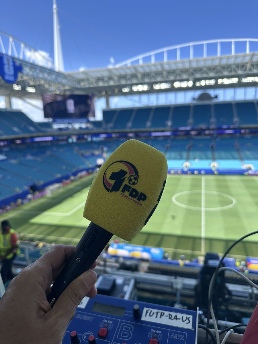 sadovnik1965's tweet photo. El equipo está listo @fdpradio 
Uruguay 🇺🇾 vs. Cabo Verde 🇨🇻 
@RosaBeatrizSW @PibeValderramaP @dtAlex_Aguinaga https://t.co/PiBMTeopGU