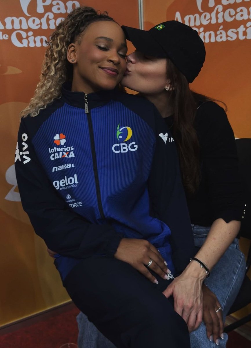 mavgfx's tweet photo. é muito bom saber que duas das mulheres que mais trouxeram orgulho pro brasil nos últimos tempos amam mulheres porraaaaaa viva rebeca e viva rayssa https://t.co/ReR0wpPnhE