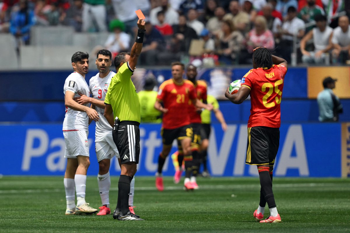 GoalJP_Official's tweet photo. 🇧🇪 今大会8枚目のレッドカード 🇮🇷

10人となったベルギー、数多くのチャンスを作るもイランGKベイランヴァンドに阻まれる。

スコアレスで終了し、ともに2試合で2分け。

ベルギー 0-0 イラン https://t.co/IjxGUKQMnO