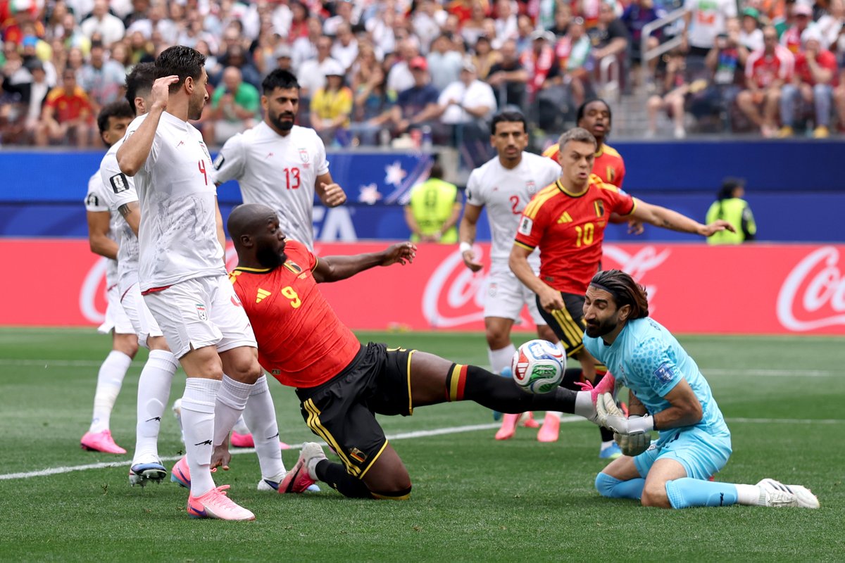 GoalJP_Official's tweet photo. 🇧🇪 今大会8枚目のレッドカード 🇮🇷

10人となったベルギー、数多くのチャンスを作るもイランGKベイランヴァンドに阻まれる。

スコアレスで終了し、ともに2試合で2分け。

ベルギー 0-0 イラン https://t.co/IjxGUKQMnO