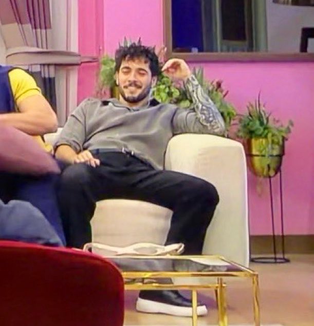 ekimbaci's tweet photo. elemanlar duvar yumruklarken onun rahatlık patalti maalesef
HAHAHSHSHSHSHJSJSKX
#kısmetseolur https://t.co/gK7cyhKRyy