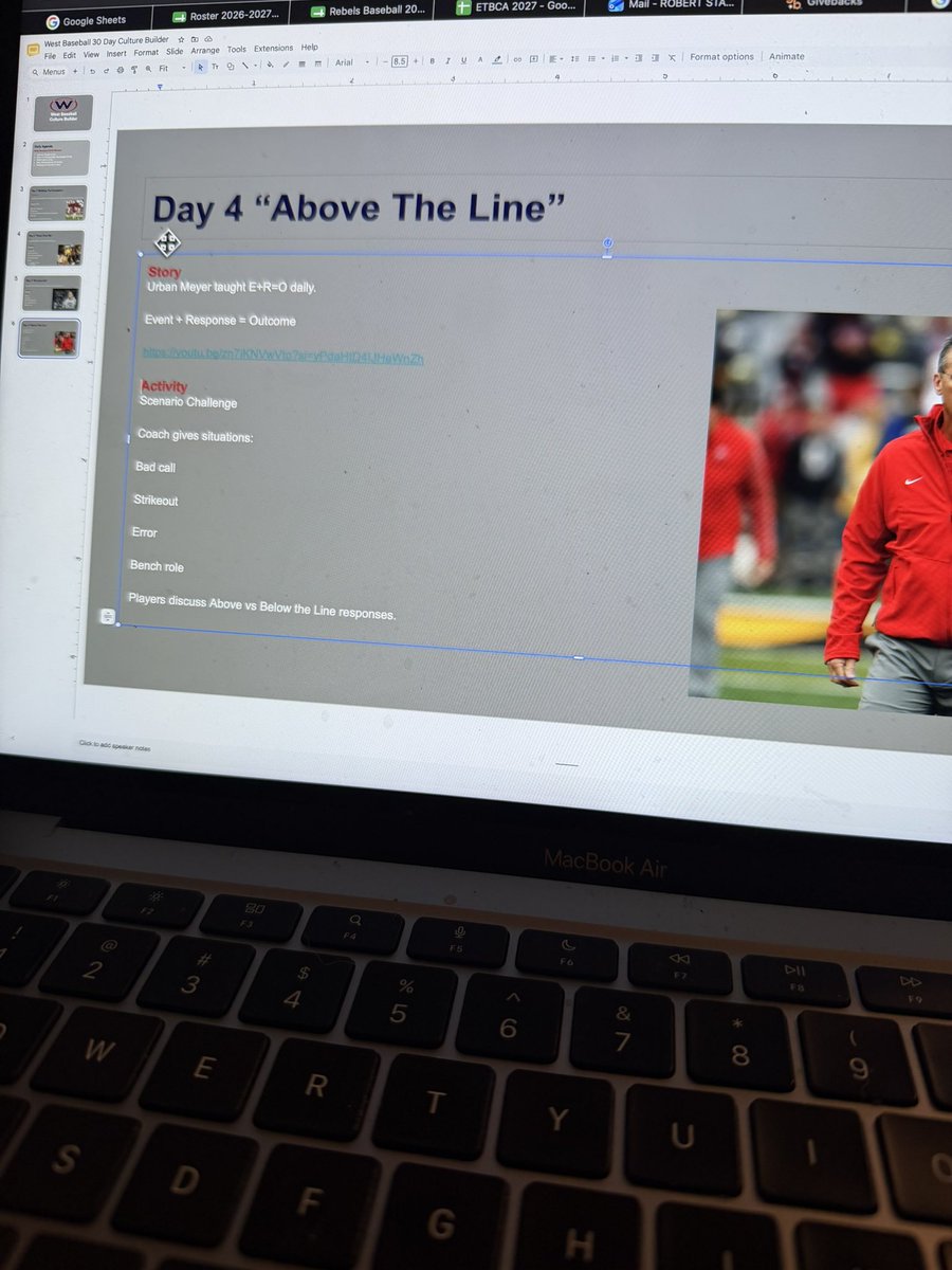 CoachRobStacy4's tweet photo. Building a 30 day plan to take our team through in the fall with team building activities.
It takes stories of great teams and coaches along with our REBS Blueprint & breaks it down into 15-20 min discussions and activities.
#rebsbsb🔵🔴⚾️ | #MarbleCityBoys | #OneWest | #BFTF https://t.co/tOoTZggEtP