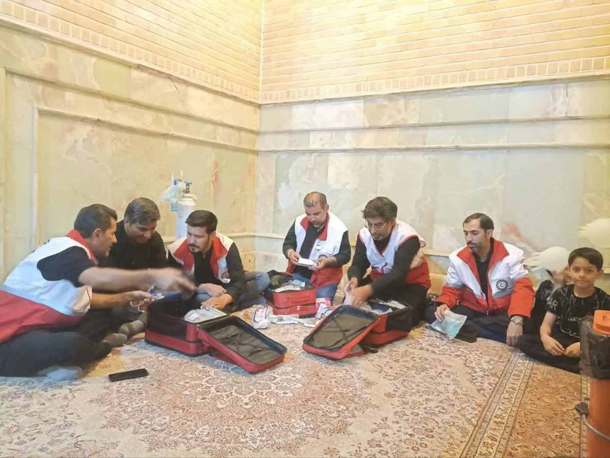 Qom_rcs's tweet photo. ⭕️حضور تیم‌های امدادی و درمانی جمعیت هلال‌احمر استان قم در هیئات مذهبی؛ ارائه خدمات به عزاداران حسینی در ایام سوگواری سید و سالار شهیدان https://t.co/hayqRGhoME