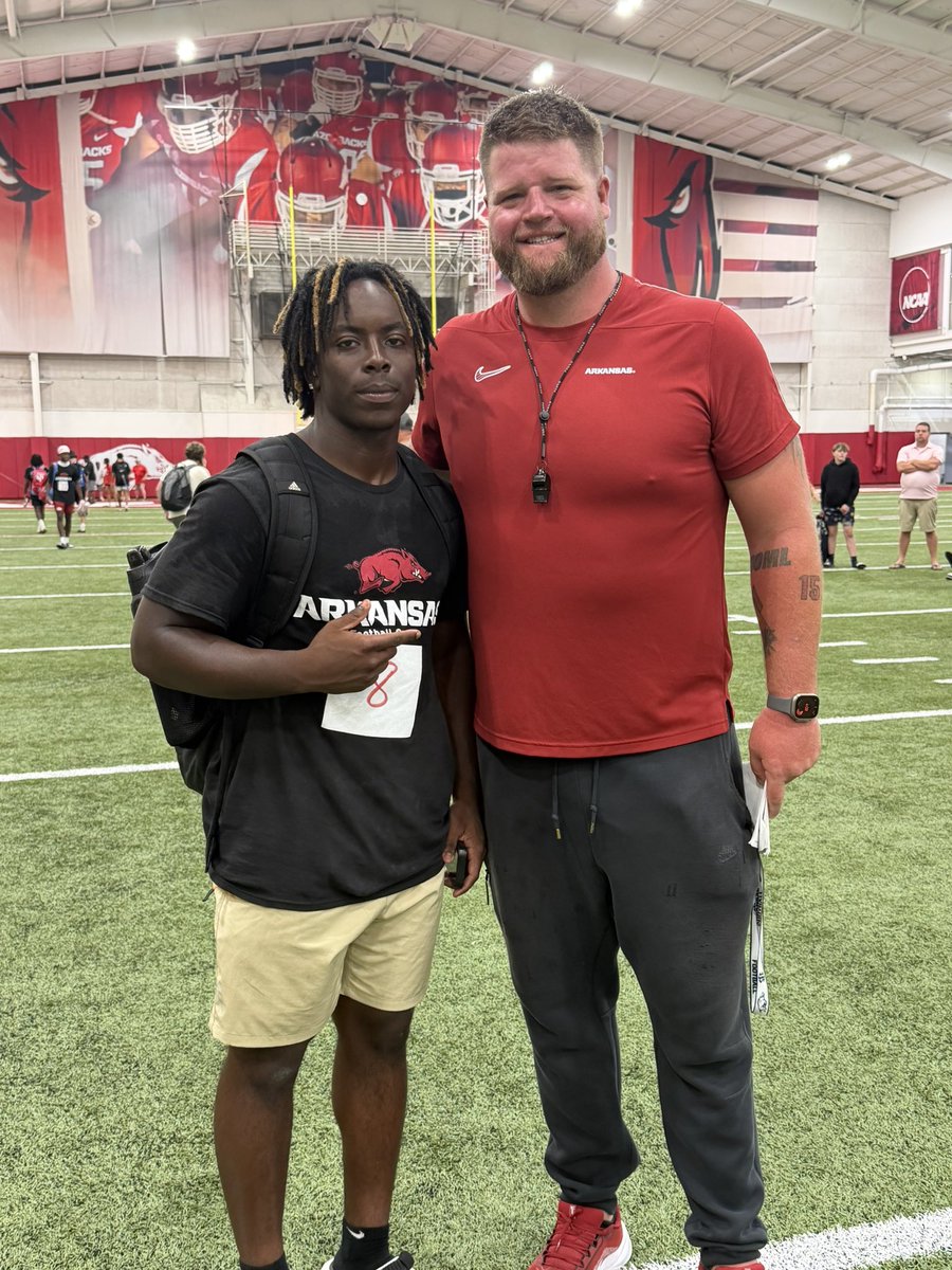 CBunch_6's tweet photo. Had a great time today at the @RazorbackFB Camp today. Had great reps today and learned valuable things from the running back coach @CoachYACJohnson. Can’t wait to build relationships with staff. Go Hogs🐗 @RazorbackFB https://t.co/k2E3GCUIvn