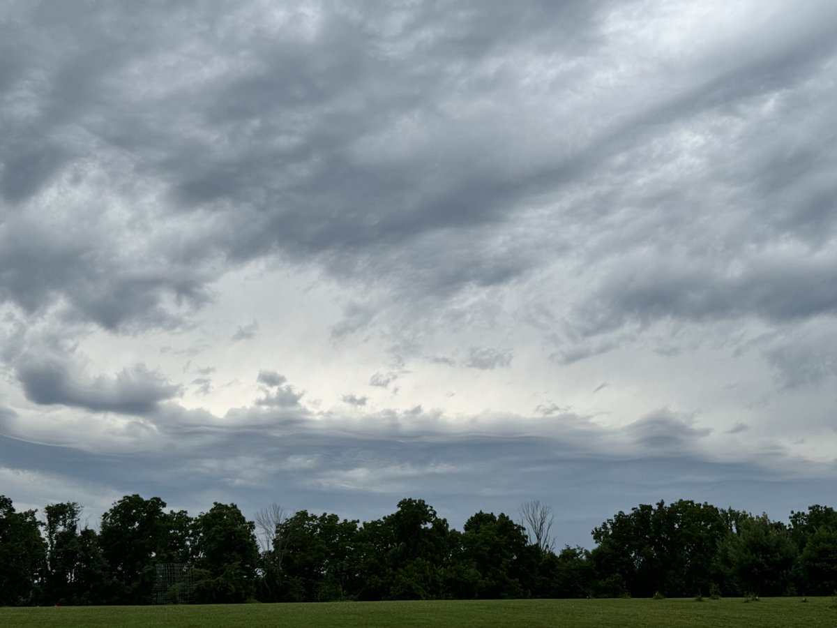 Ashley_Miller34's tweet photo. @ryanhallyall  What causes the clouds to look they have these line waves in them? We are in Owen County, IN waiting on the strong storms in Illinois to roll in. https://t.co/GaH6KhoaPo
