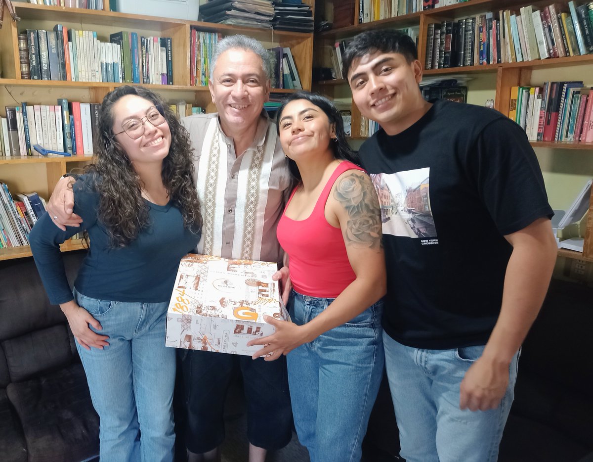 MCruzalt's tweet photo. "El éxito es que tus hijos, cuando piensen en justicia, amor y coherencia, piensen en ti. 
#DíadelPadre
#ElBuscadordeOcio https://t.co/zdiAu2YzkM