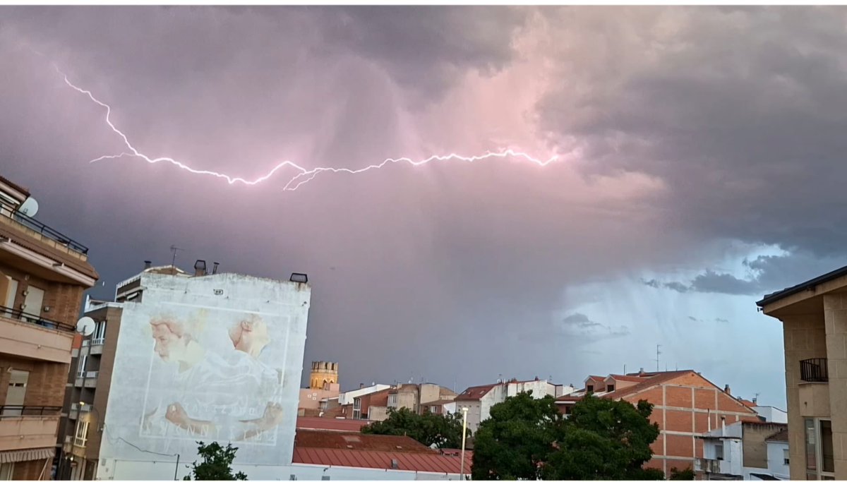 MeteoBedunia's tweet photo. A punto de romper RÉCORDS.
https://t.co/DeyIUIEsRc
#leonesp
@ame_asociacion  
@anamaria190977 
@crballesteros
@Rub_dc 
@Divulgameteo 
@ecazatormentas
 @tiempocyltv 
@OTempoTVG 
@tiempobrasero
@eltiempotpa
@_FrostSE 
@ibericam 
@AEMET_esp 
@vigorro
@metbeni
@glezjuanje
@EnMet3 https://t.co/VOJISiBqCe