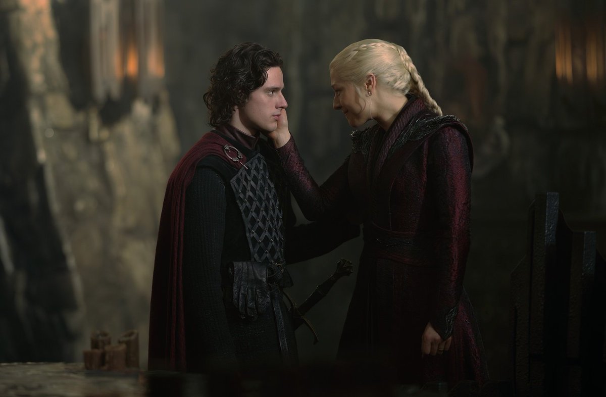 housethedragons's tweet photo. 🚨 SILÊNCIO NO REINO.

O PRIMEIRO episódio da 3ª temporada de #HouseoftheDragon    já está disponível na HBO Max! 🔥 https://t.co/m4ozWmV8SX